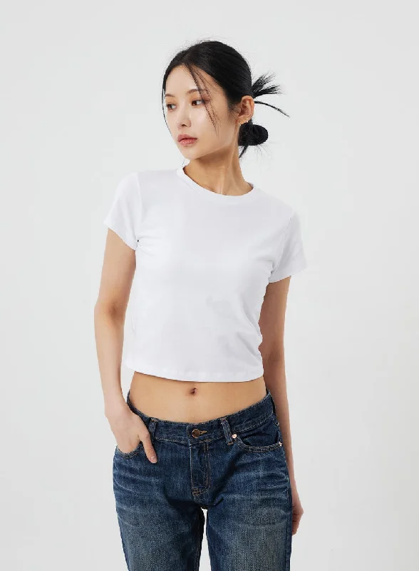 Striped Women's Crop Top in Navy and White for a Nautical and Timeless StyleCropped Basic Tee CF321 Striped Women's Crop Top in Navy and White for a Nautical and Timeless StyleCropped Basic Tee CF321