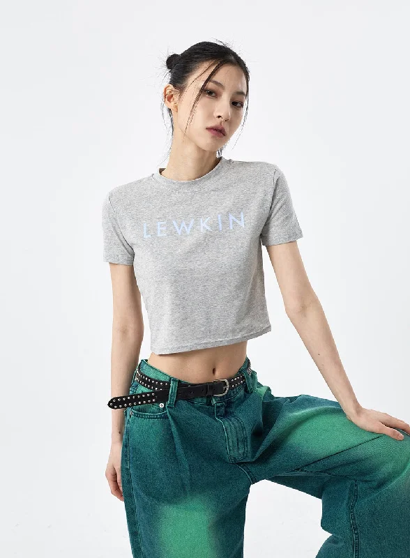High - Neck Women's Crop Top in Burgundy with Lace Trim for an Elegant and Sophisticated VibeLewkin Cropped Tee CM307 High - Neck Women's Crop Top in Burgundy with Lace Trim for an Elegant and Sophisticated VibeLewkin Cropped Tee CM307