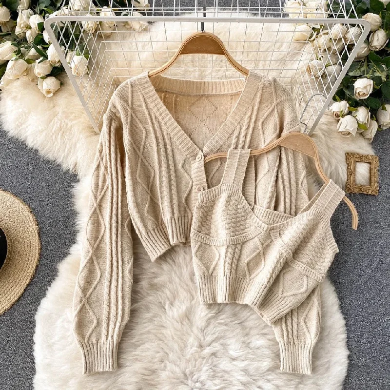 Plus Size Women's Embroidered Sweaters in Ethnic StylesCyra Premium Woolen Sweater Set Plus Size Women's Embroidered Sweaters in Ethnic StylesCyra Premium Woolen Sweater Set