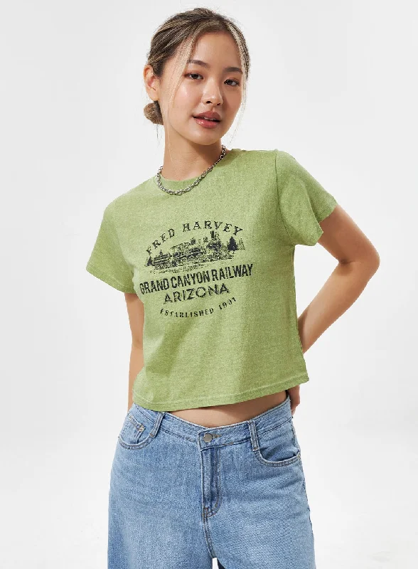 High - Neck Women's Crop Top in Burgundy with Lace Trim for an Elegant and Sophisticated VibeCotton Graphic Cropped Tee CY331 High - Neck Women's Crop Top in Burgundy with Lace Trim for an Elegant and Sophisticated VibeCotton Graphic Cropped Tee CY331