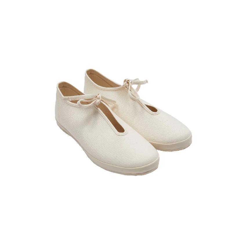 Cropped Women's Angora Blend Sweaters for a Trendy LookMoonstar Lite Prim Canvas Shoes in Natural Cropped Women's Angora Blend Sweaters for a Trendy LookMoonstar Lite Prim Canvas Shoes in Natural