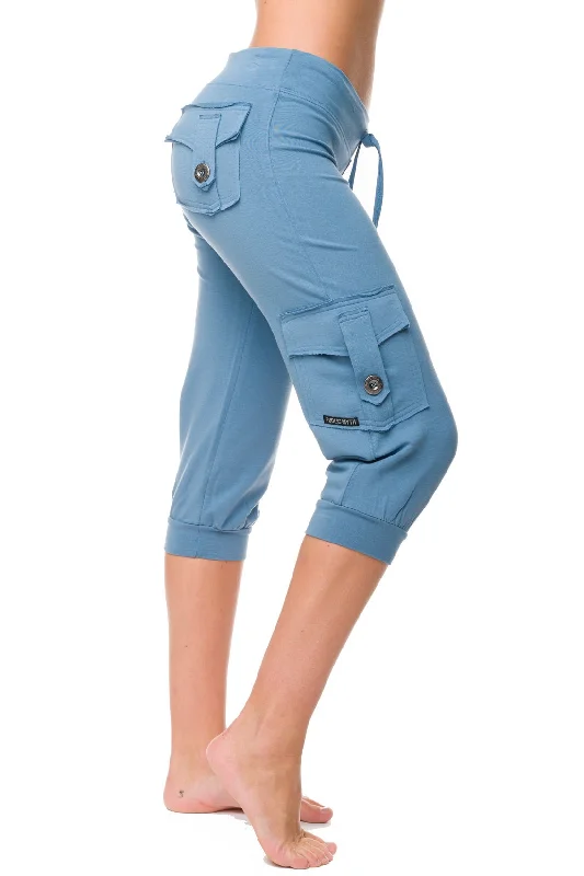 Women's Denim - Look Tight Trousers in Light Blue for a Casual and Versatile OptionBamboo Pocket Capri Women's Denim - Look Tight Trousers in Light Blue for a Casual and Versatile OptionBamboo Pocket Capri