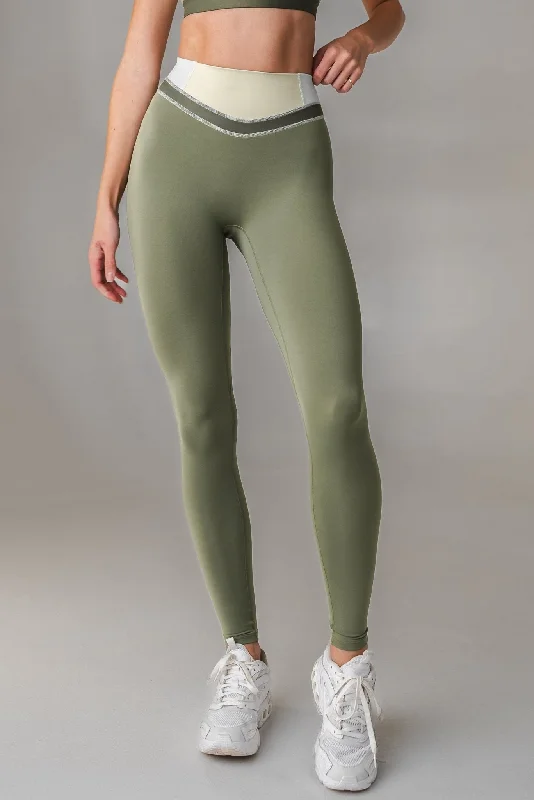 Women's Denim - Look Tight Trousers in Light Blue for a Casual and Versatile OptionVitality Pulse™ Hue Pant - Sea Serpent Women's Denim - Look Tight Trousers in Light Blue for a Casual and Versatile OptionVitality Pulse™ Hue Pant - Sea Serpent