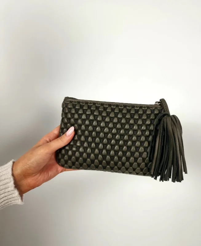 Plus Size Women's Oversized Chunky Knit SweatersTissa Fontaneda Large Bubble Nappa Pochette Kahki Plus Size Women's Oversized Chunky Knit SweatersTissa Fontaneda Large Bubble Nappa Pochette Kahki