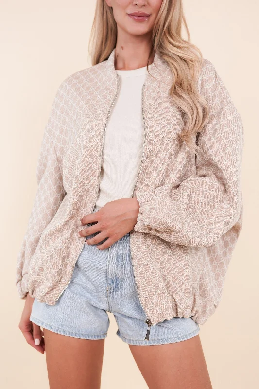 Women's cropped down jackets in bold colors for a sporty and fashionable winter outfitOversized bomber jacket met print beige - Liselot Women's cropped down jackets in bold colors for a sporty and fashionable winter outfitOversized bomber jacket met print beige - Liselot