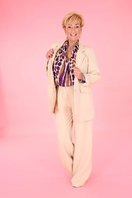 Double - Breasted Women's Leather Blazers in Taupe for an Edgy LookTweedelig blazer pak beige Double - Breasted Women's Leather Blazers in Taupe for an Edgy LookTweedelig blazer pak beige