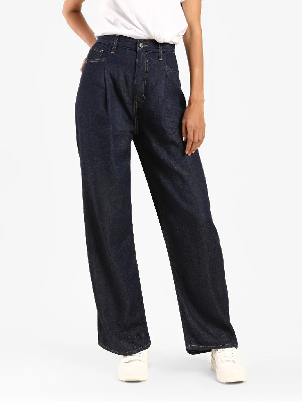 Mom jeans for a nostalgic and casual lookLevi's x Deepika Padukone Pleated High Loose Mom jeans for a nostalgic and casual lookLevi's x Deepika Padukone Pleated High Loose