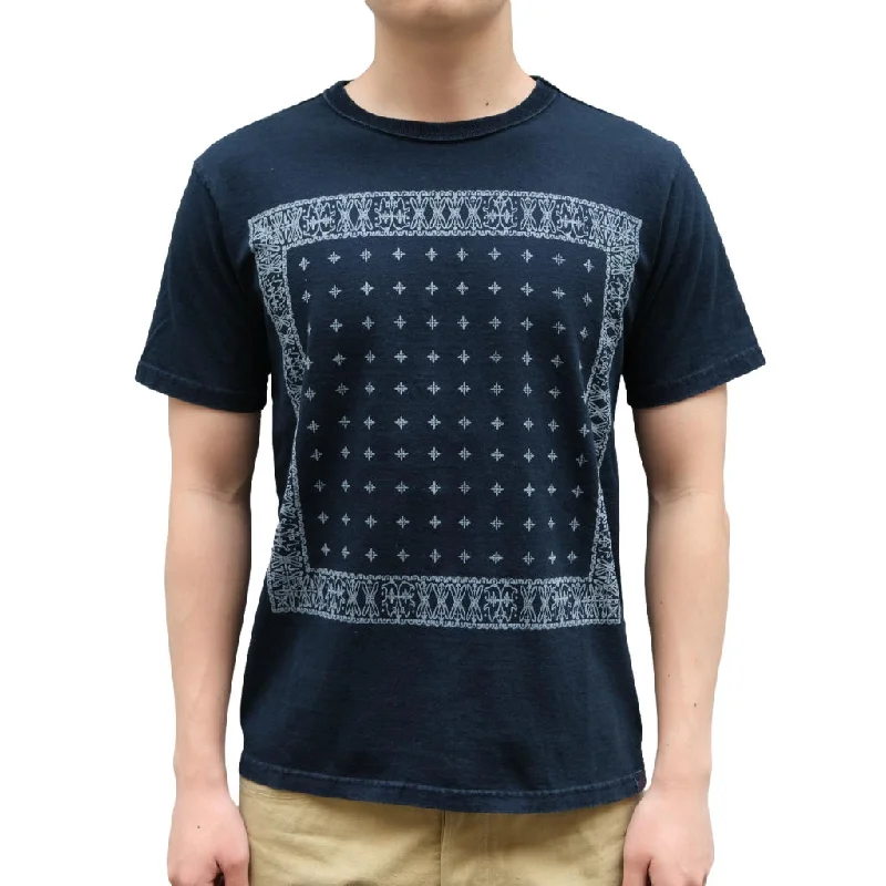Dark - wash women jeans for a sophisticated and slimming effectStudio D'Artisan "Bandana" Indigo Logo Print Tee Dark - wash women jeans for a sophisticated and slimming effectStudio D'Artisan "Bandana" Indigo Logo Print Tee