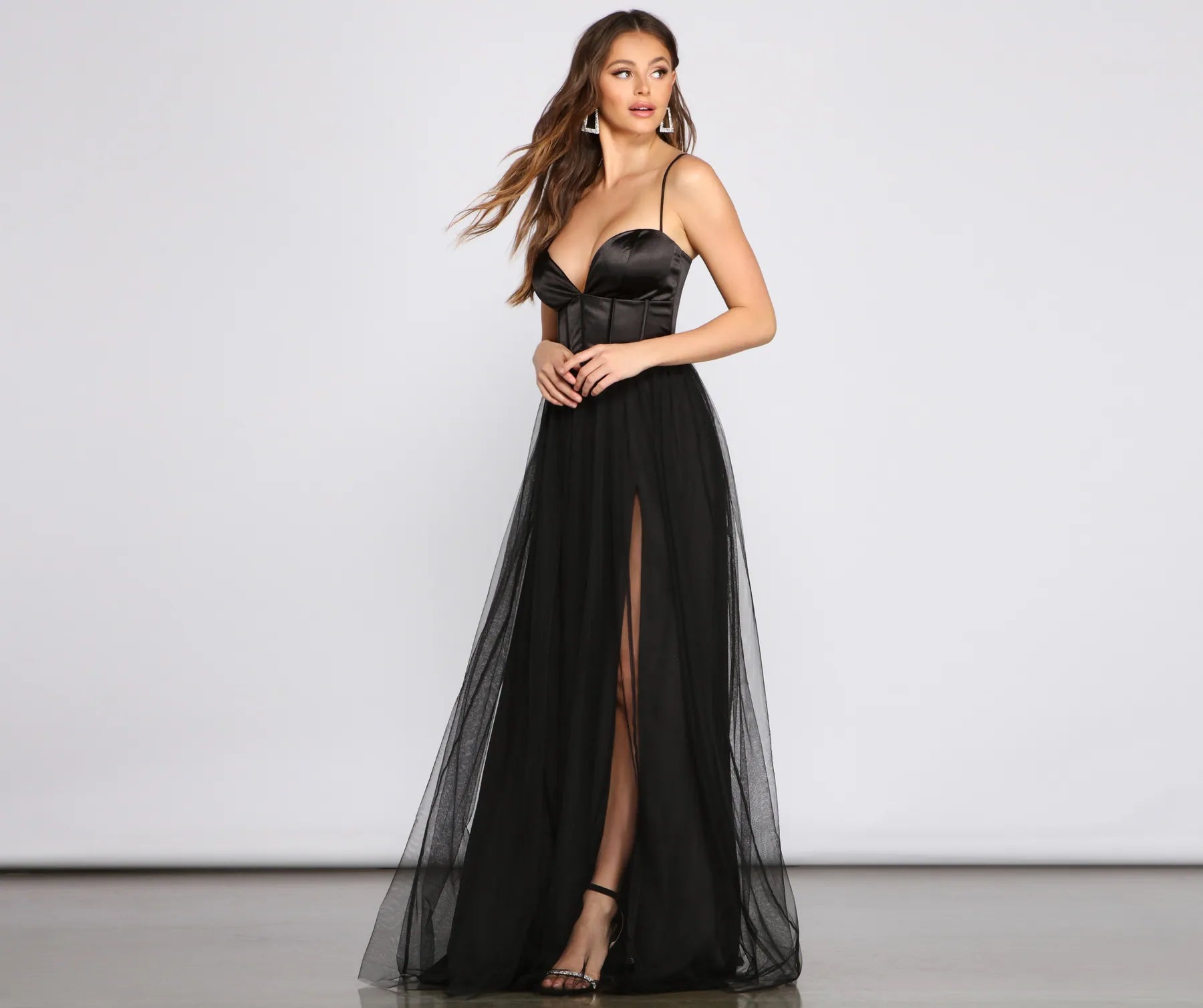 Ball Gown Women Dress with a Full Skirt for a Princess - like LookBria Mesh Tulle Corset Gown Ball Gown Women Dress with a Full Skirt for a Princess - like LookBria Mesh Tulle Corset Gown