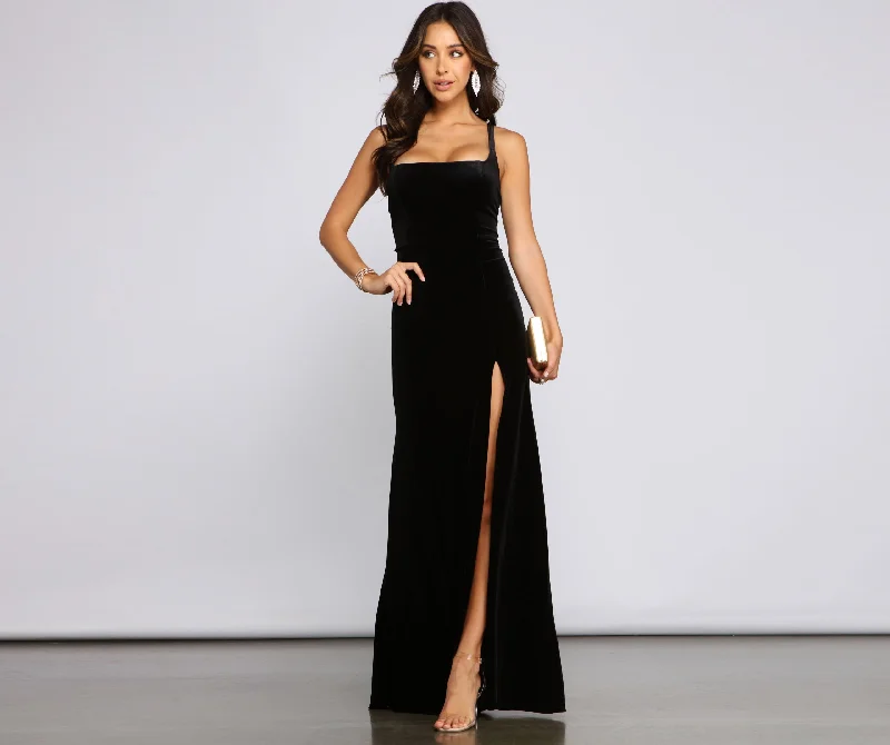 Maxi Women Dress with Floral Print for a Bohemian VibeChristina Lace-Up Back Velvet Dress Maxi Women Dress with Floral Print for a Bohemian VibeChristina Lace-Up Back Velvet Dress