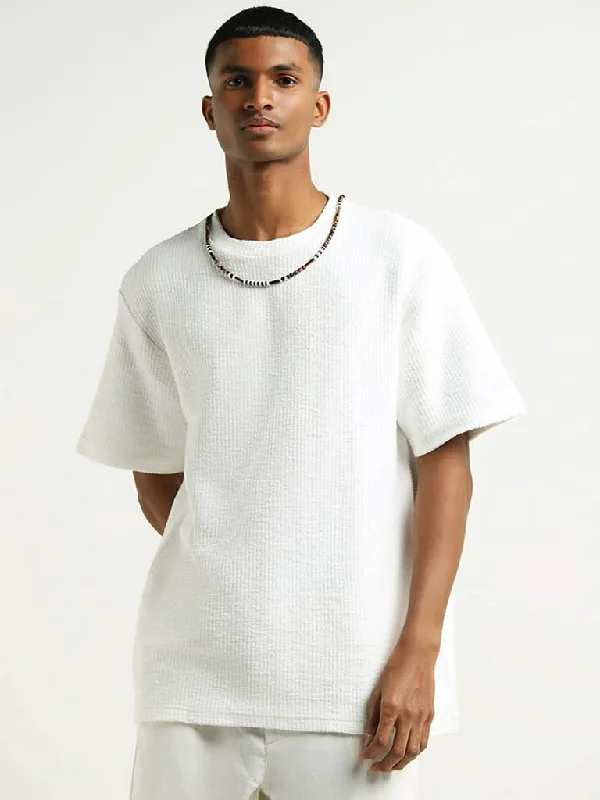 Linen Women Shorts for Breathable Comfort in Hot WeatherETA Off-White Knitted Relaxed Fit T-Shirt Linen Women Shorts for Breathable Comfort in Hot WeatherETA Off-White Knitted Relaxed Fit T-Shirt