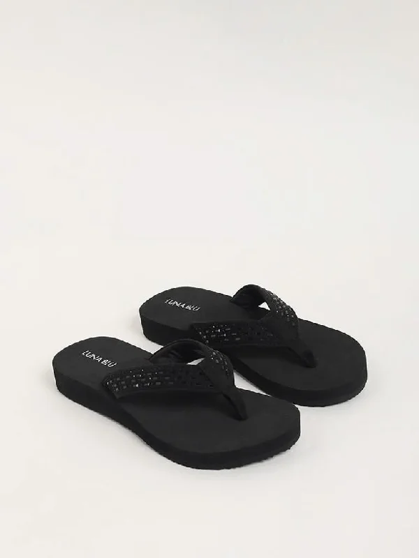 Plus Size Women Shorts with a Comfortable and Stylish FitLUNA BLU Black Embellished Flip Flop Plus Size Women Shorts with a Comfortable and Stylish FitLUNA BLU Black Embellished Flip Flop