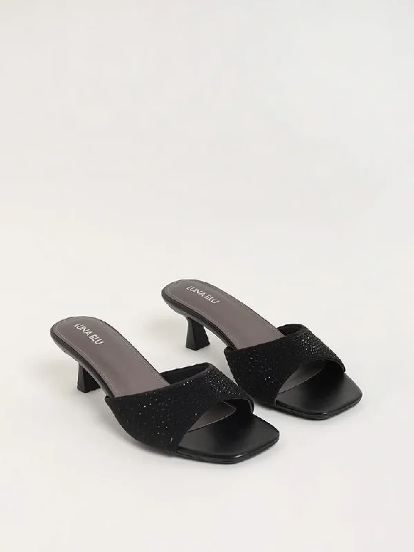 Jeanette Women Shorts with a Soft and Comfortable FeelLUNA BLU Black Embellished Sandals Jeanette Women Shorts with a Soft and Comfortable FeelLUNA BLU Black Embellished Sandals